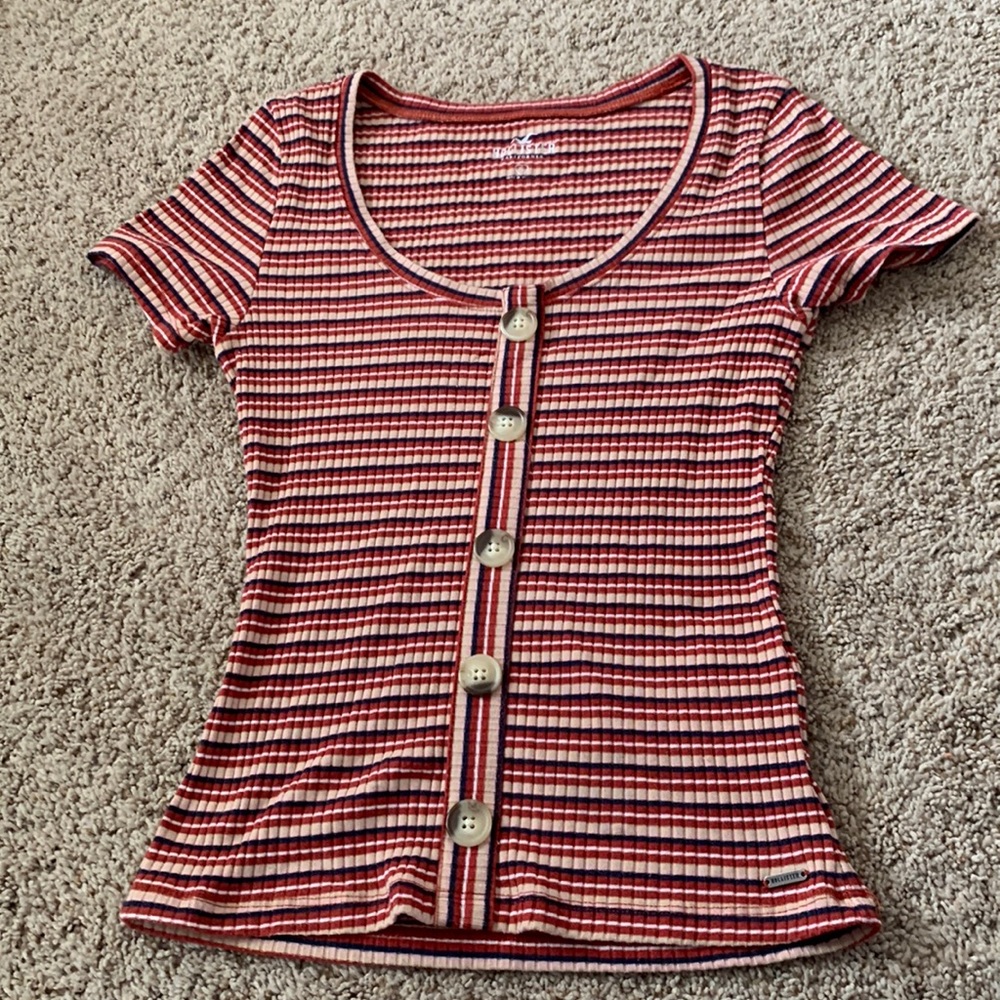 Hollister tee size small